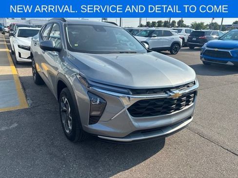 Used 2024 Chevrolet Trax LT w/ Driver Confidence Package FWD image 6