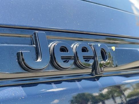 Used 2024 Jeep Grand Cherokee Limited w/ Black Appearance Package RWD image 7