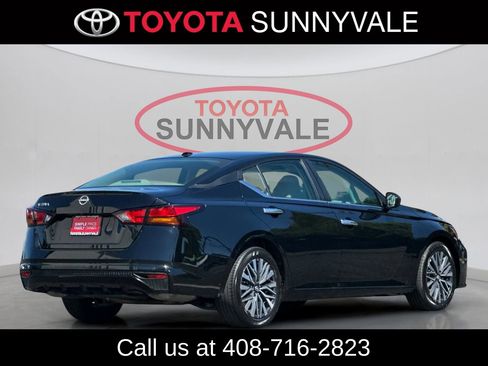 Used 2025 Nissan Altima 2.5 SV FWD image 3