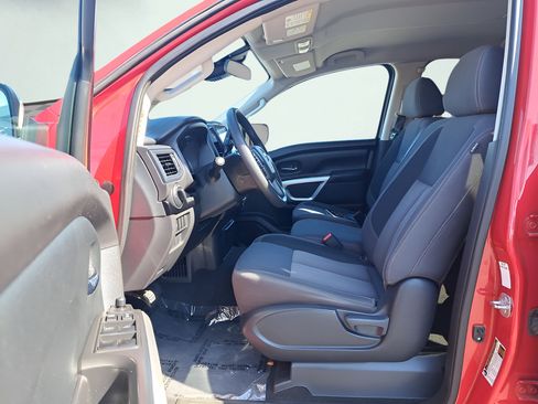 Used 2022 Nissan Titan SV AWD/4WD image 12