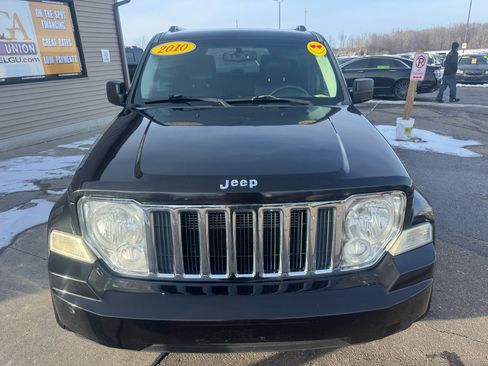 Used 2010 Jeep Liberty Limited w/ Tire & Wheel Group image 2