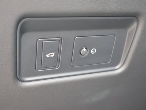 Used 2021 Jaguar F-PACE S image 23