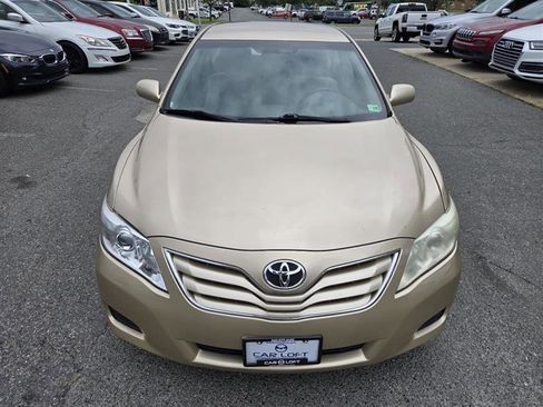 Used 2010 Toyota Camry LE image 3