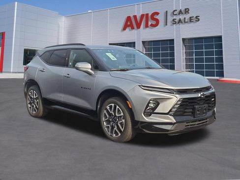 Used 2025 Chevrolet Blazer RS FWD image 3