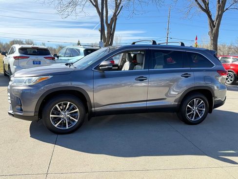 Used 2019 Toyota Highlander XLE image 7