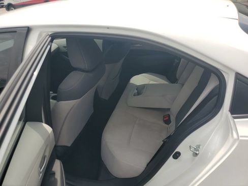 Used 2021 Toyota Corolla LE w/ LE Convenience Package FWD image 9