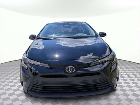 Used 2025 Toyota Corolla LE FWD image 9