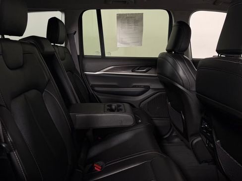 Used 2023 Jeep Grand Cherokee Limited AWD/4WD image 33