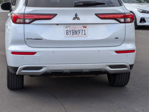 Used 2022 Mitsubishi Outlander SE image 9
