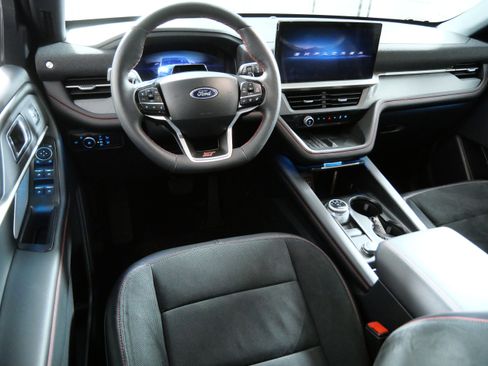 Certified 2025 Ford Explorer ST AWD/4WD image 4