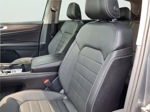 Used 2025 Volkswagen Atlas SEL AWD/4WD image 19