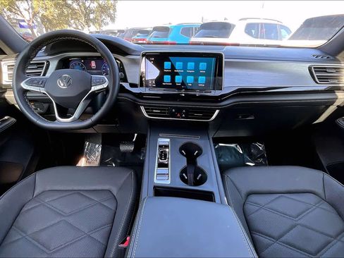 Certified 2025 Volkswagen Atlas Cross Sport SE image 16