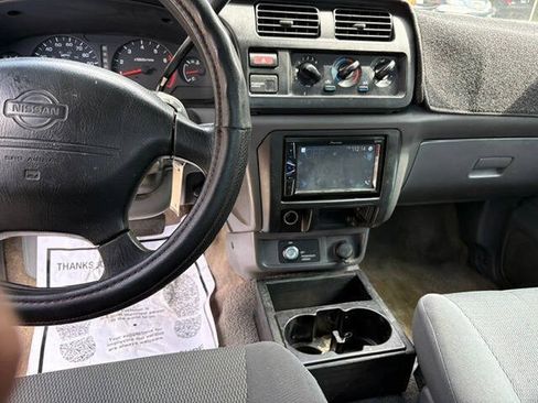 Used 2000 Nissan Frontier XE RWD image 11