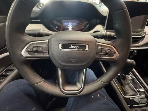 Used 2023 Jeep Compass Latitude AWD/4WD image 19