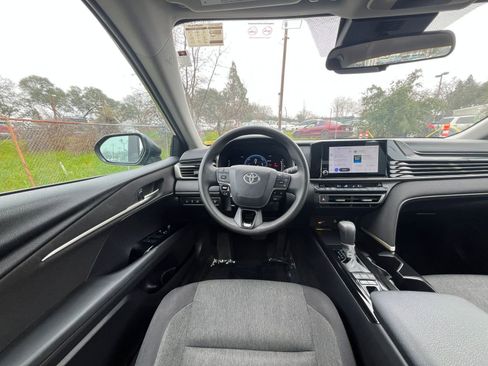 Used 2025 Toyota Camry LE image 34
