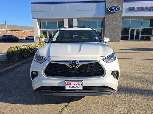 Used 2023 Toyota Highlander Limited FWD image 12