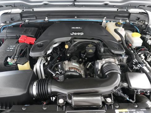 Used 2018 Jeep Wrangler Unlimited Sport S image 25