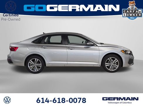 Certified 2023 Volkswagen Jetta SE w/ Panoramic Sunroof Package FWD image 6