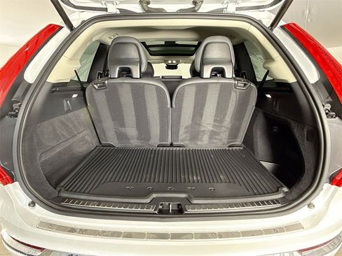 Certified 2025 Volvo XC90 B6 Plus w/ Protection Package Premier image 27