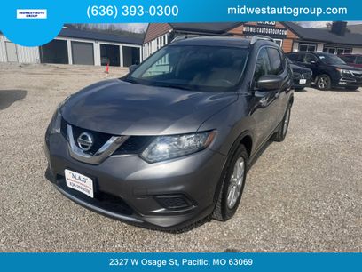 Used 2016 Nissan Rogue SV w/ SV Moonroof Package