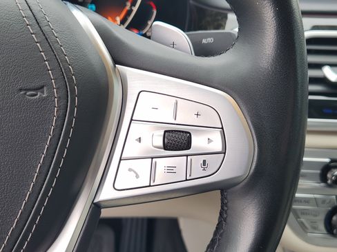 Used 2020 BMW 740i w/ Premium Package image 31