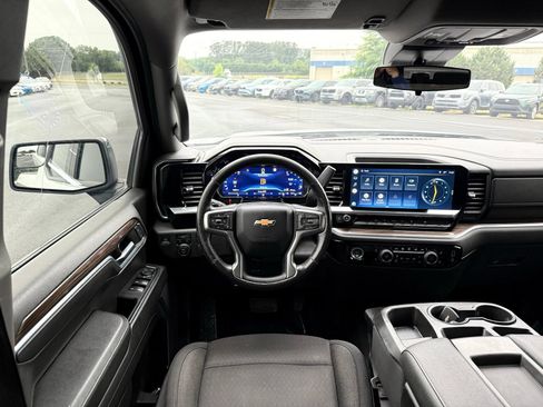 Used 2022 Chevrolet Silverado 1500 LT AWD/4WD image 29