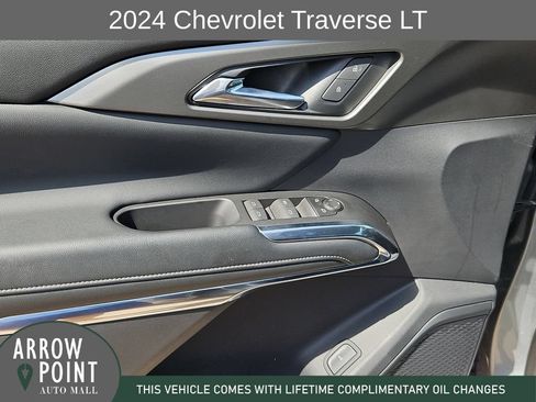 Used 2024 Chevrolet Traverse LT w/ Trailering Package FWD image 21
