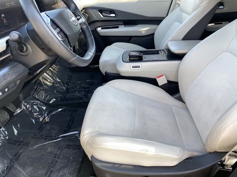 Certified 2023 Nissan Ariya FWD image 26