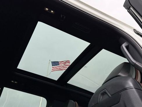 Used 2025 Lincoln Navigator L Reserve image 5