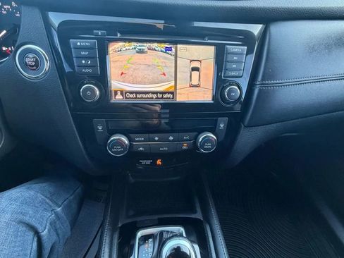 Used 2018 Nissan Rogue SL FWD image 35