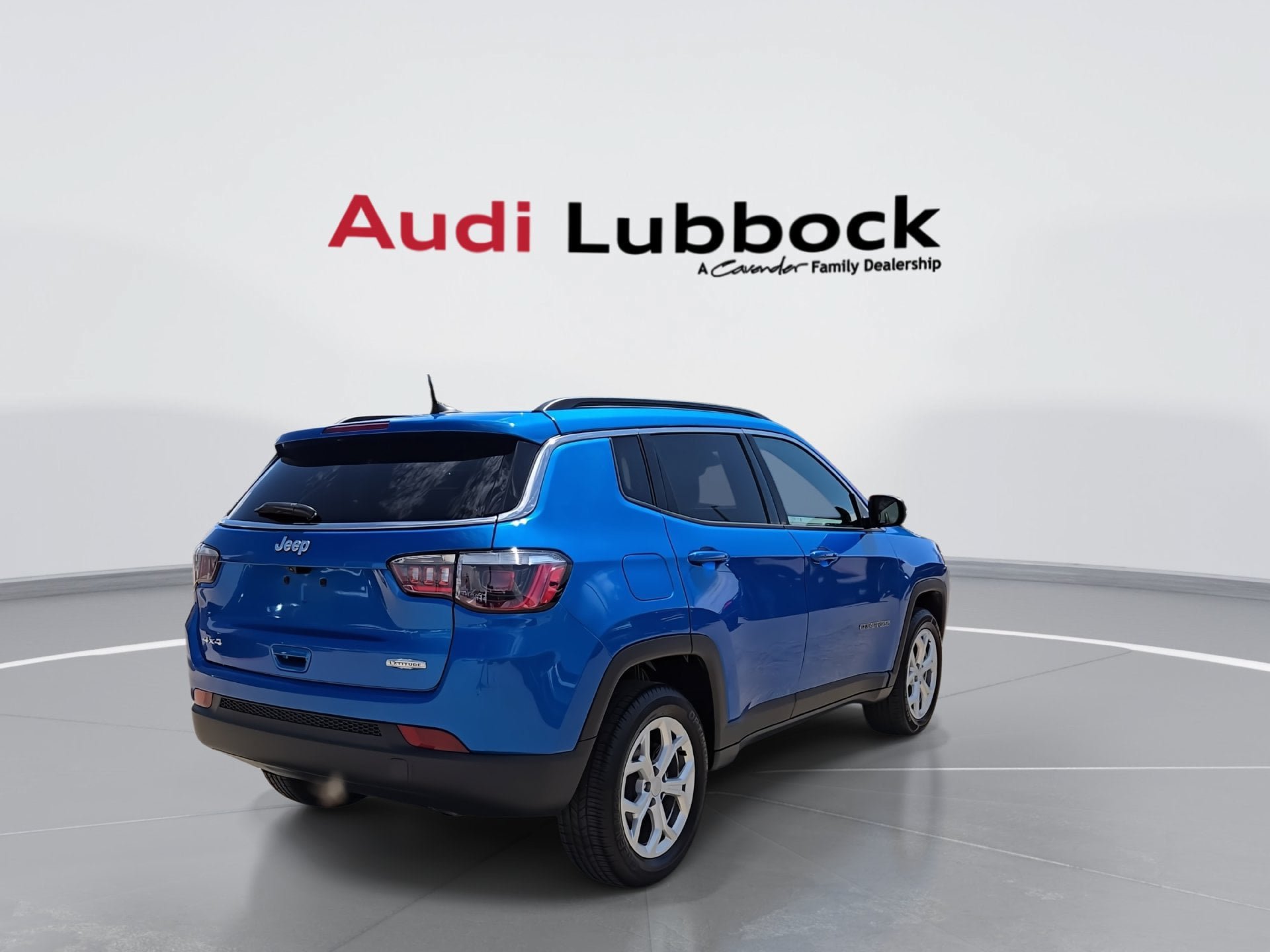 Used 2024 Jeep Compass Latitude AWD/4WD image 8