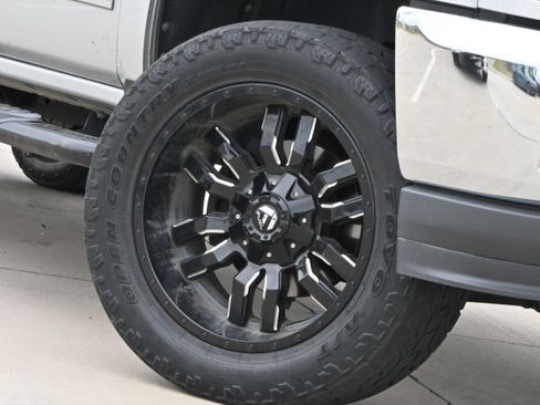 Used 2018 Chevrolet Silverado 1500 LTZ w/ Texas Edition image 11