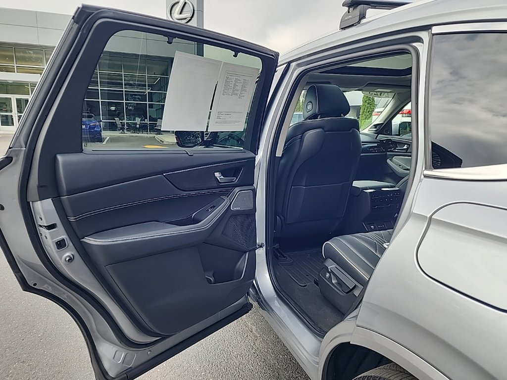 Used 2025 Acura MDX w/ Advance Package AWD/4WD image 15