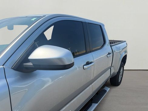Used 2025 Toyota Tacoma SR5 AWD/4WD image 10