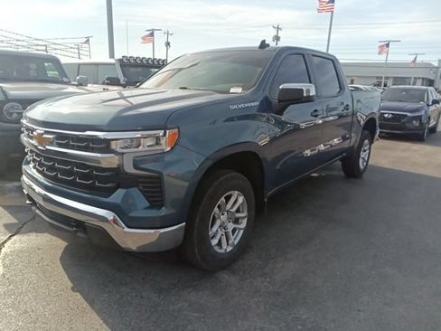 Used 2024 Chevrolet Silverado 1500 LT AWD/4WD image 2