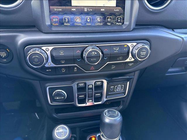 Used 2018 Jeep Wrangler Unlimited Sahara AWD/4WD image 23