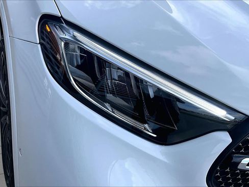 Used 2025 Mercedes-Benz GLC 300 image 24