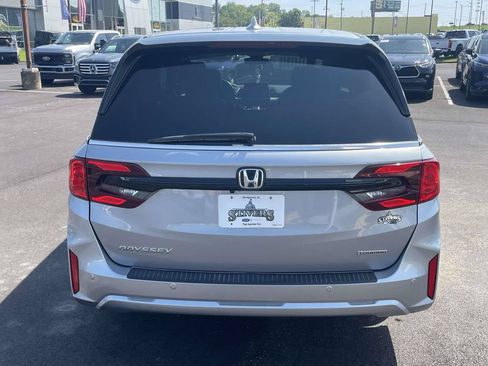 Used 2025 Honda Odyssey Touring image 4