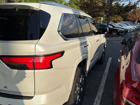 Used 2024 Toyota Sequoia Capstone image 3