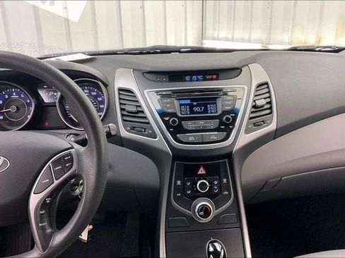 Used 2014 Hyundai Elantra SE FWD image 6