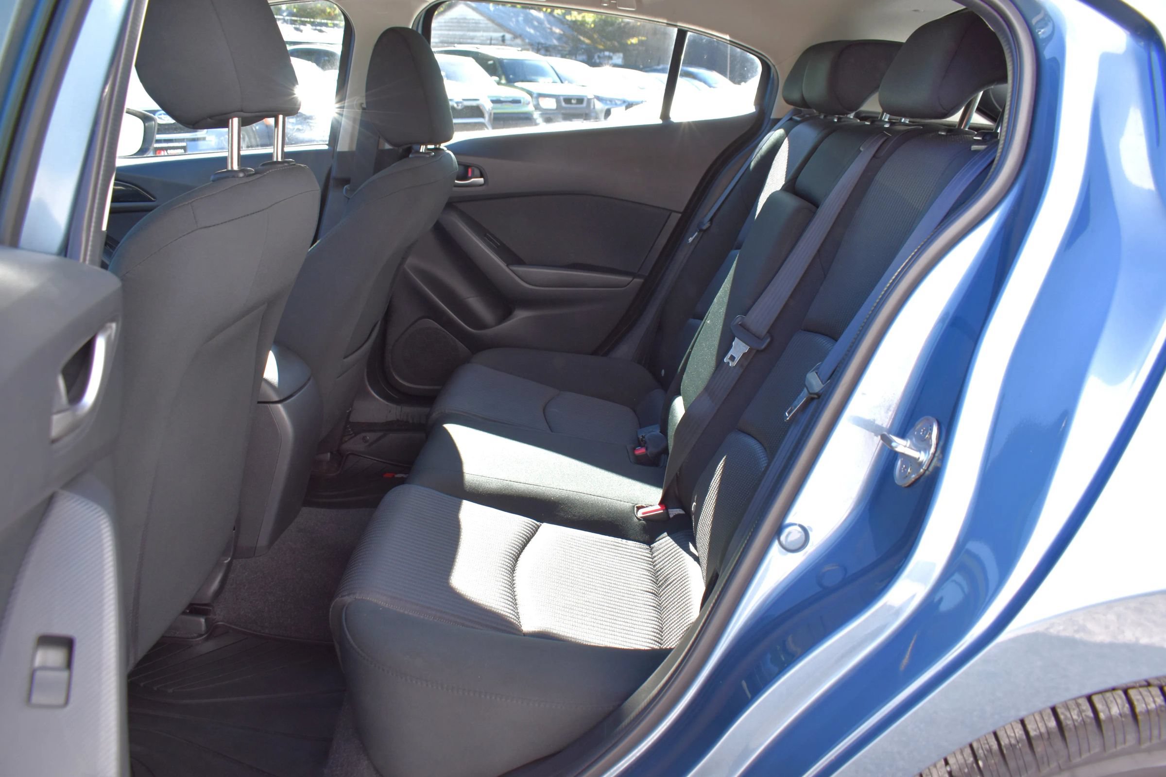 Used 2016 MAZDA MAZDA3 i Touring w/ Popular Equipment Package FWD image 31