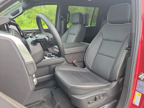 Used 2026 GMC Yukon XL Elevation w/ Elevation Premium Package AWD/4WD image 14