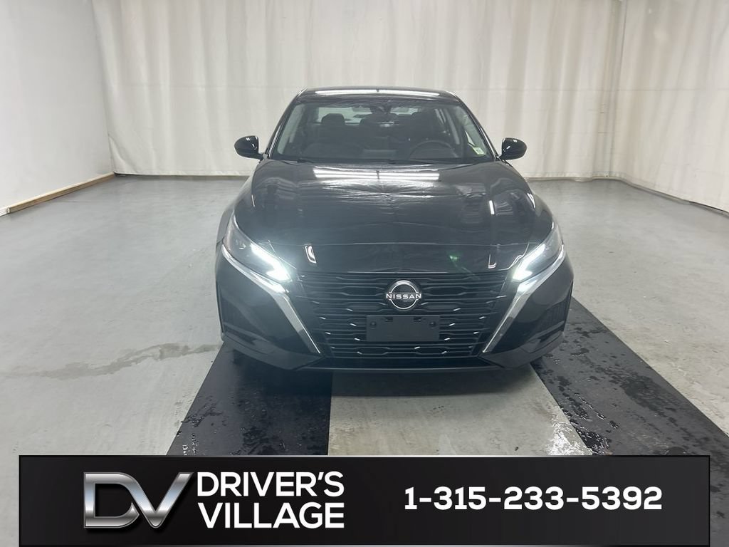 Used 2023 Nissan Altima 2.5 SV AWD/4WD image 3