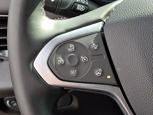 Used 2023 Chevrolet Traverse LT w/ Rear Camera Mirror Package image 25