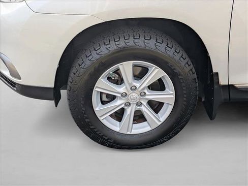Used 2012 Toyota Highlander FWD image 23