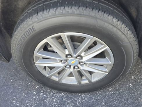 Used 2022 Chevrolet Traverse LT image 7