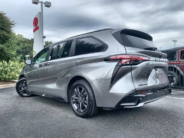 Used 2026 Toyota Sienna XSE AWD/4WD image 6