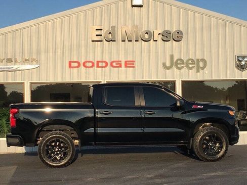 Used 2021 Chevrolet Silverado 1500 Custom Trail Boss w/ Midnight Edition AWD/4WD image 2