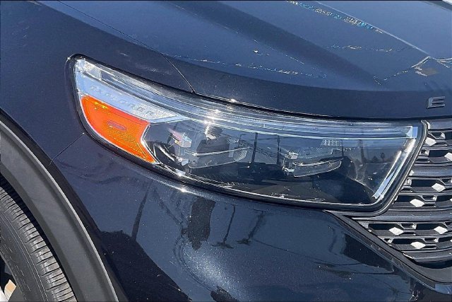 Certified 2023 Ford Explorer XLT w/ Equipment Group 202A RWD image 30