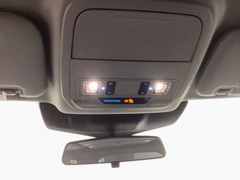 Used 2023 Ford Explorer XLT image 30